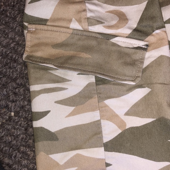 Scotch & Soda Forest-Camo Pleated Cargo Pants - Picture 7 of 12